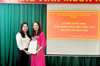 LỄ TRAO QUYẾT ĐỊNH CÔNG NHẬN ĐẢNG VIÊN CHÍNH THỨC